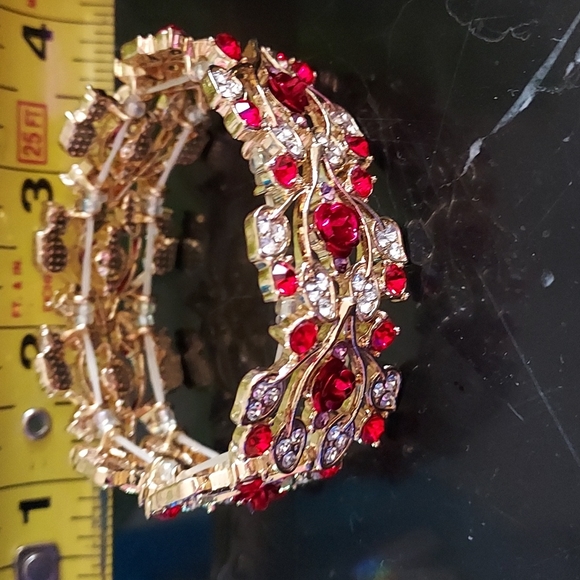 Rhinestones and Roses 🌹 goldtone bracelet, vintage, EUC - Picture 5 of 9